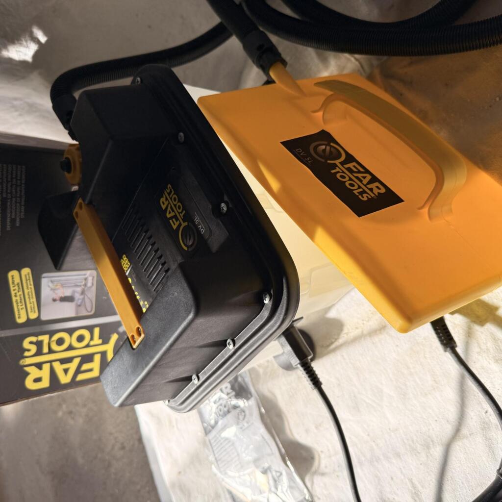Location outil Décolleuse à papier peint Électrique Fartools près de Mazan