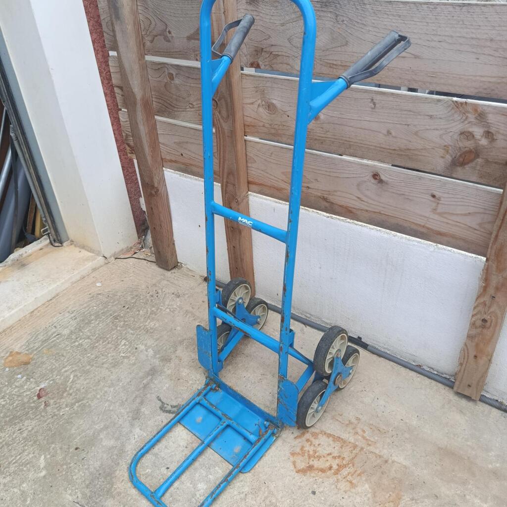 Location outil Diable escalier Pliant Mac allister près de Saint-André-de-Roquelongue