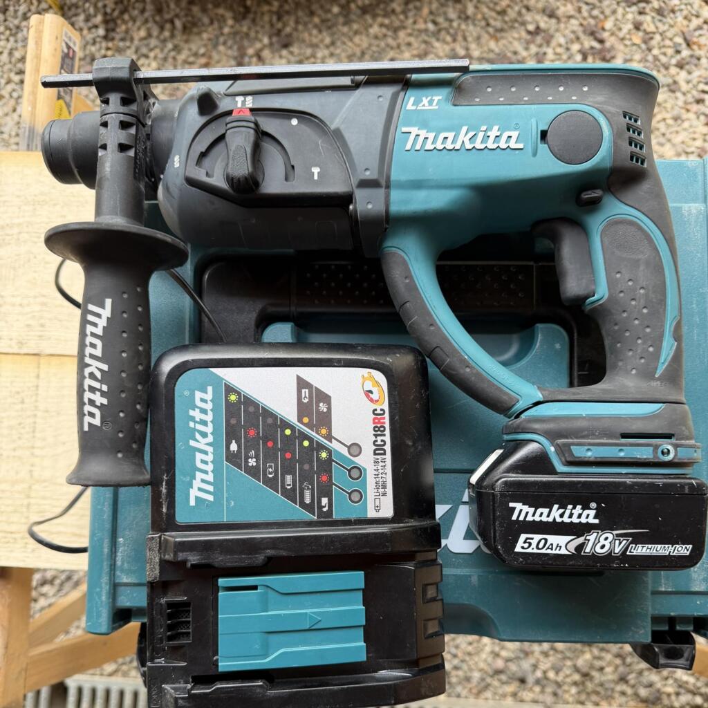 Location outil Perceuse Sans-fil Makita près de Saint-Geniès-de-Fontedit