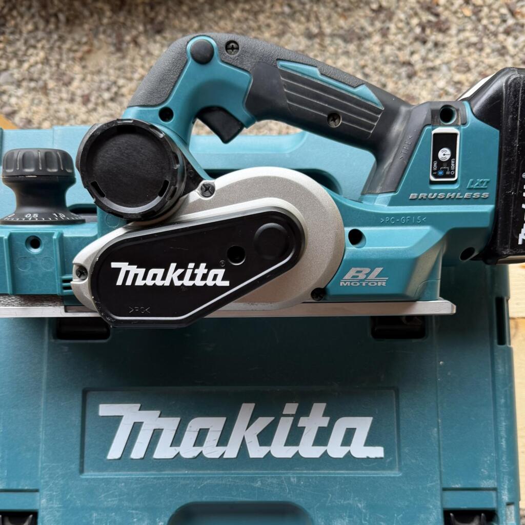 Location outil Raboteuse Électrique Makita près de Saint-Geniès-de-Fontedit