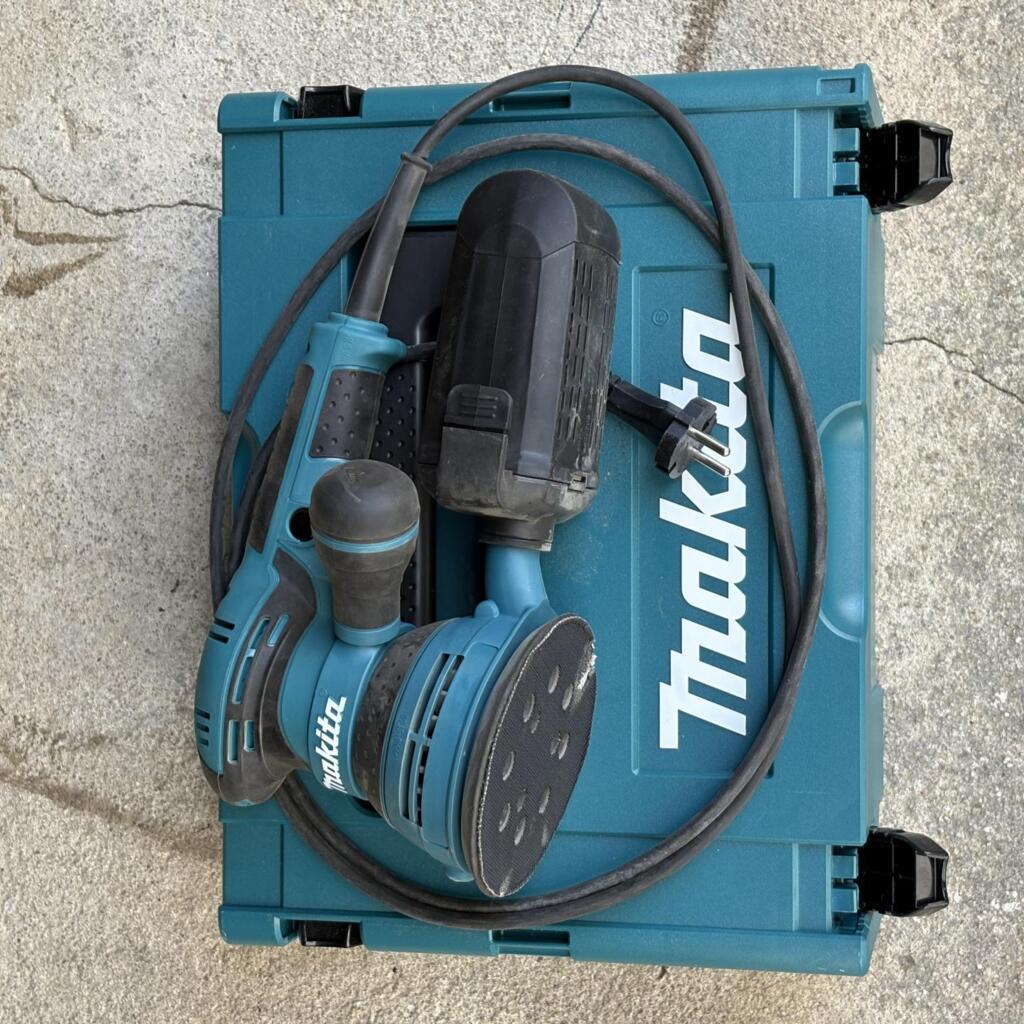 Location outil Ponceuse Électrique Makita près de Limoges