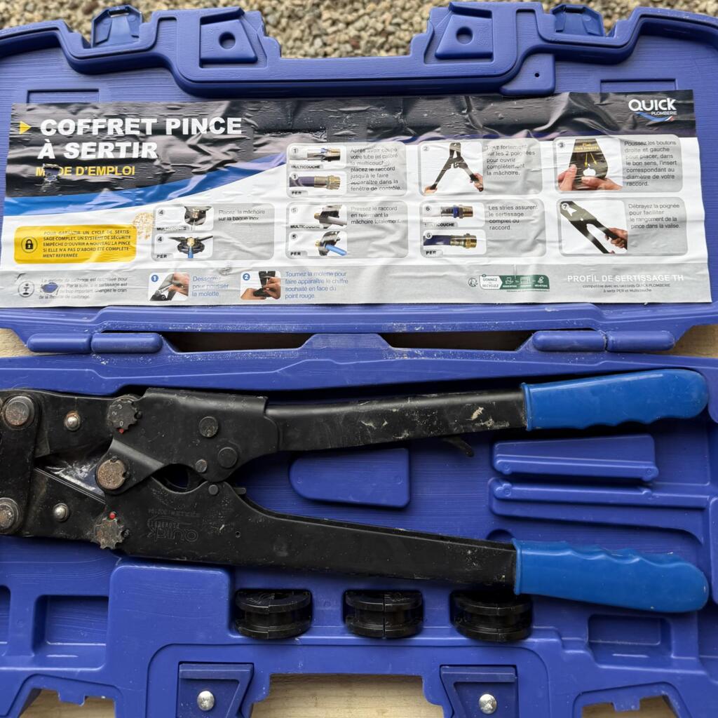 Location outil Pince à sertir près de Saint-Geniès-de-Fontedit