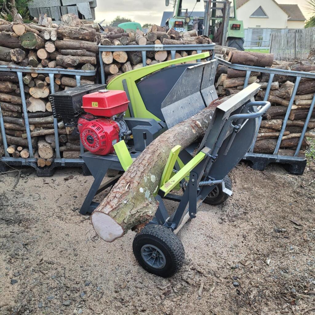 Location outil Banc de scie thermique près de Dragey-Ronthon