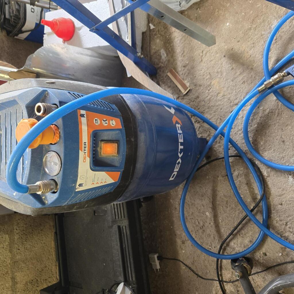 Location outil Compresseur Électrique Dexter près de Le Faouët