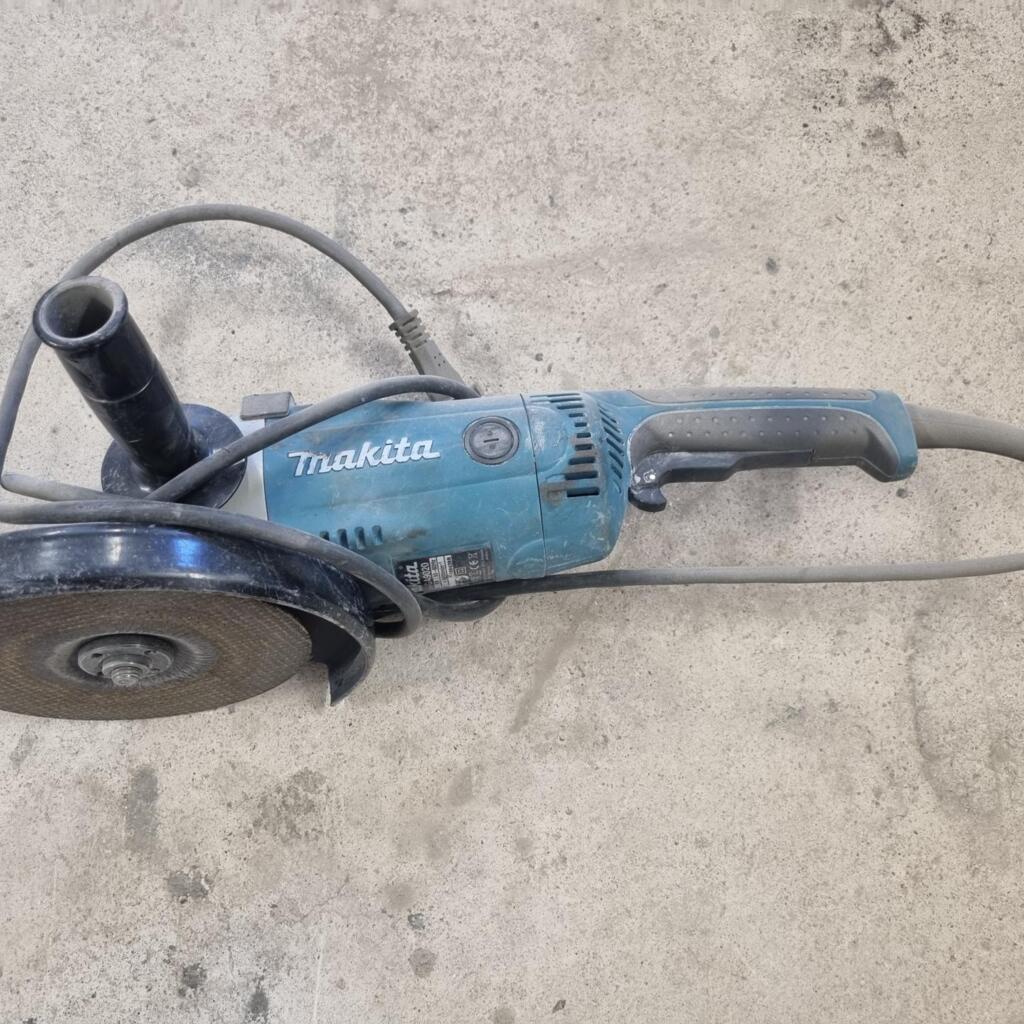 Location outil Meuleuse Électrique Aeg près de Villeneuve