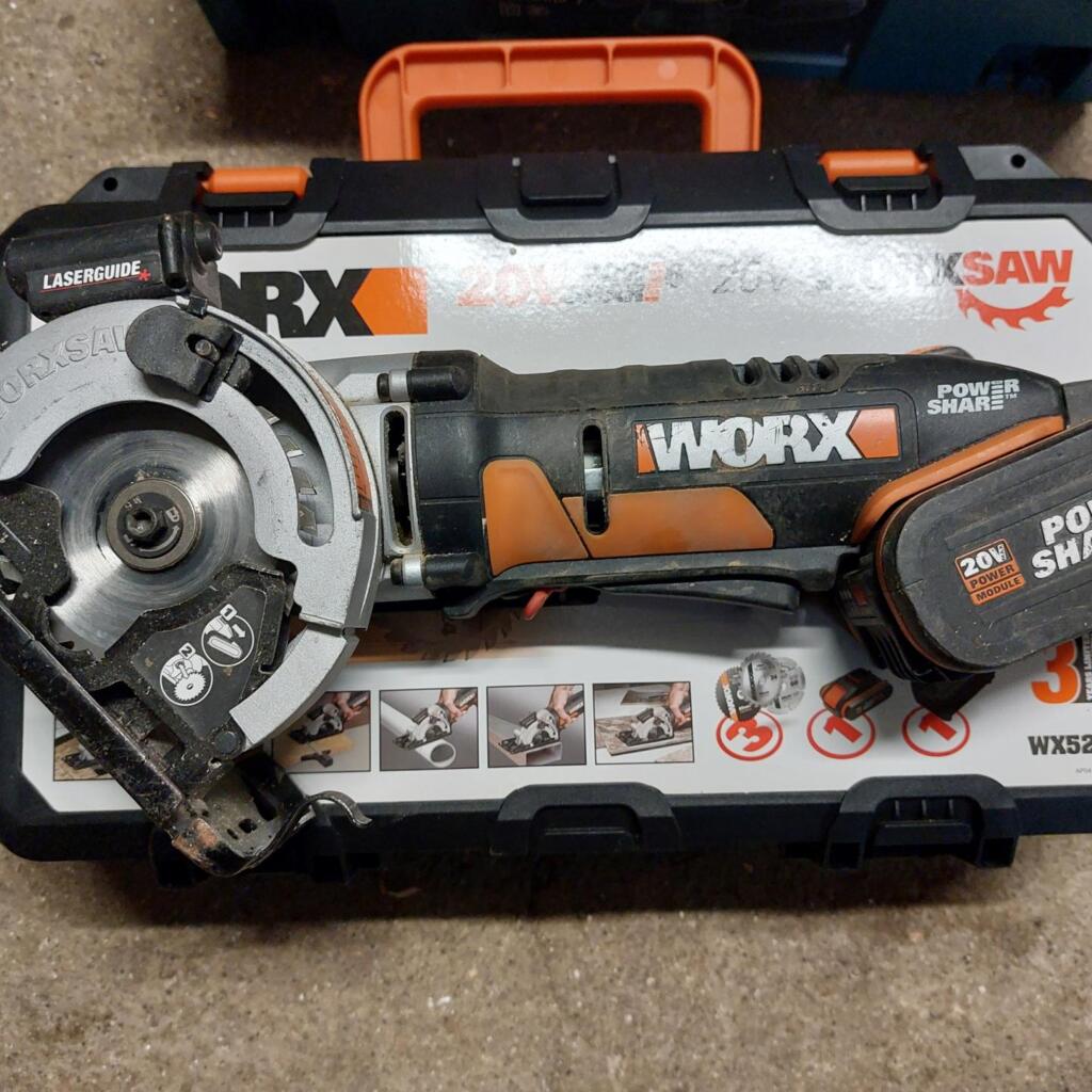 Location outil Scie circulaire Électrique Wolfcraft près de Mahalon