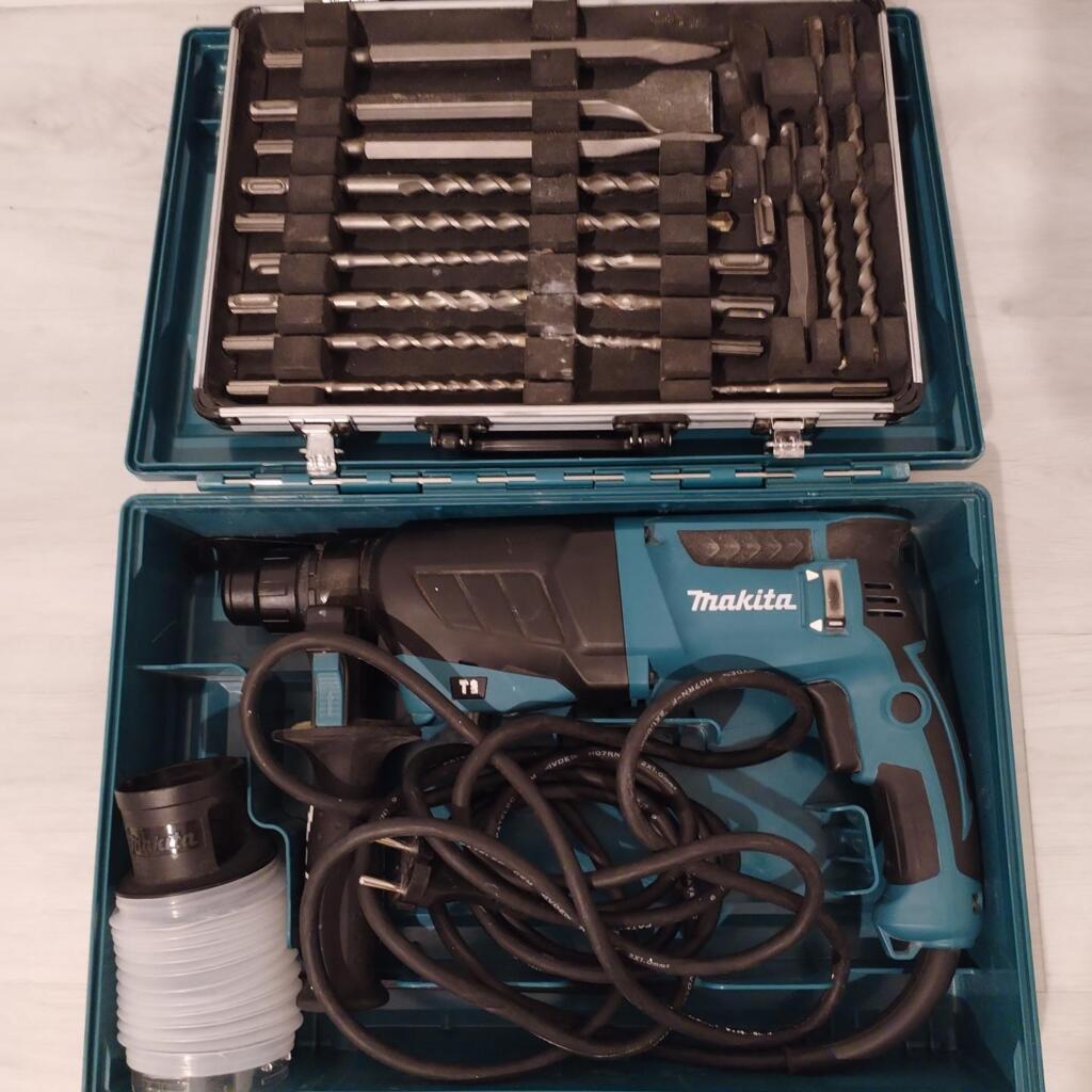 Location outil Perforateur Burineur MAKITA + Forets et Outils Burinage SDS-PLUS Makita près de Le Mesnil-Saint-Denis