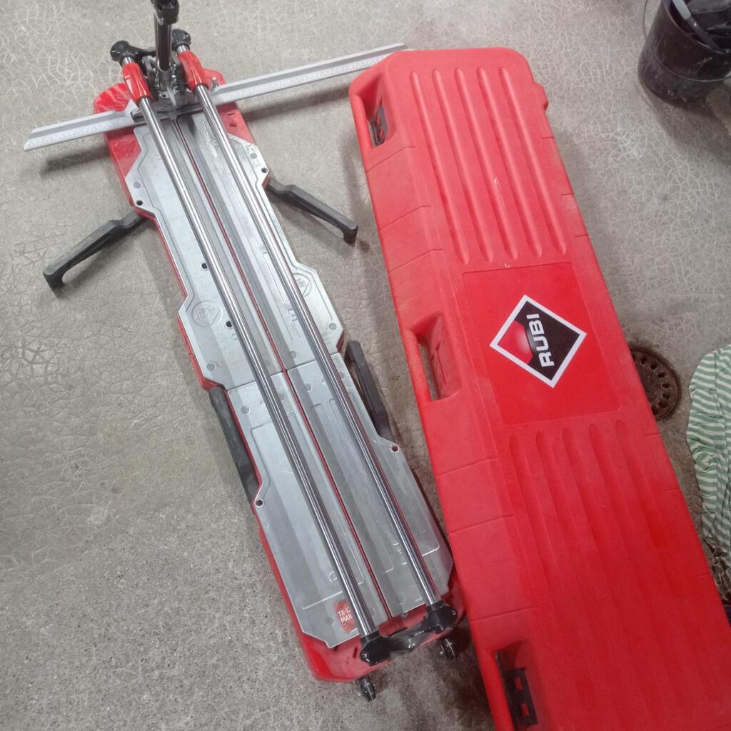 Location outil Coupe carreaux Manuel près de Rumilly