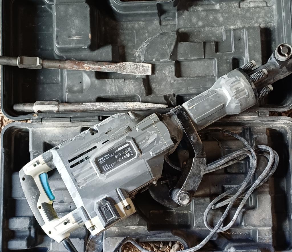 Location outil Burineur perforateur Électrique Mac-allister près de Valady