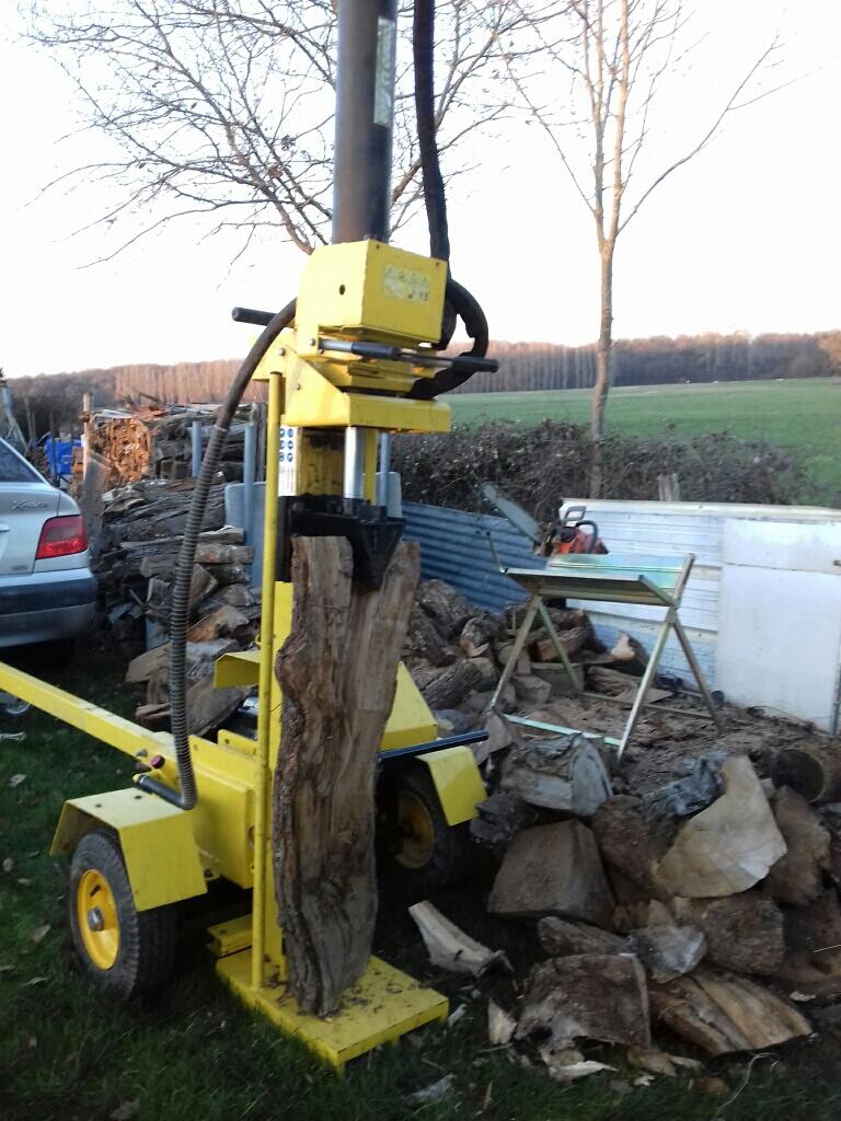 Location outil Fendeuse de buches Pneumatique près de Charentilly
