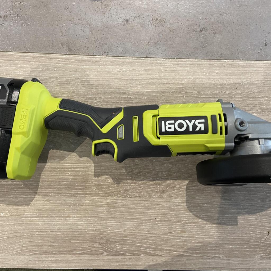 Location outil Meuleuse Électrique Ryobi près de Chéreng