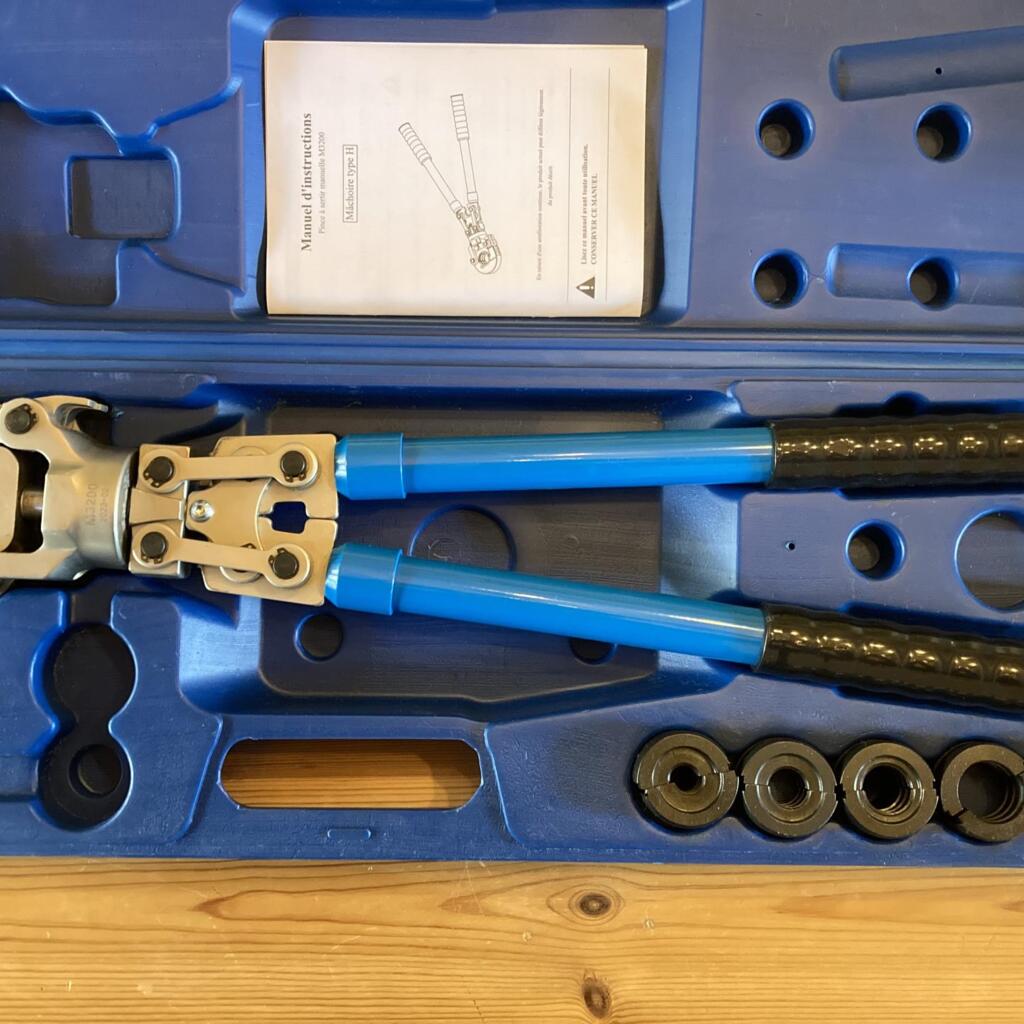 Location outil Pince à sertir près de Le Planois