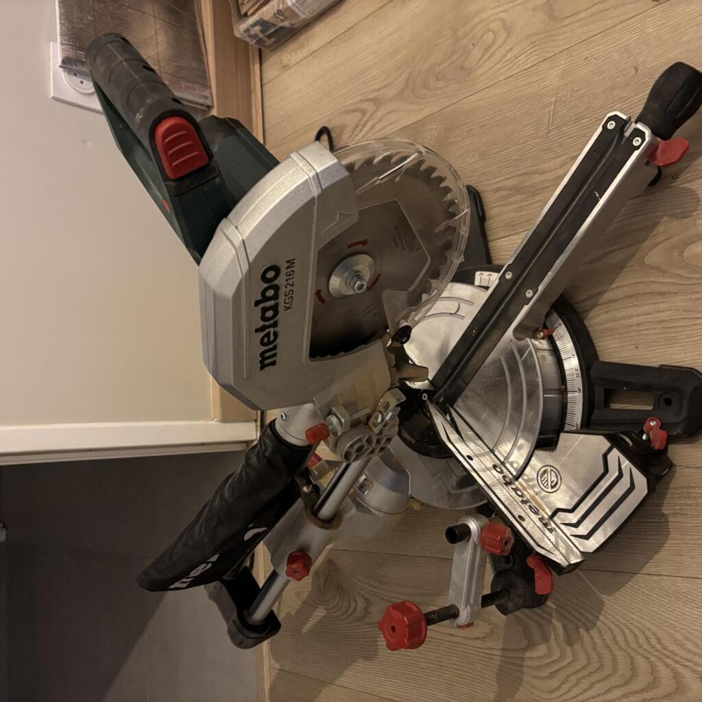 Location outil Scie à onglet Électrique Metabo près de Madirac
