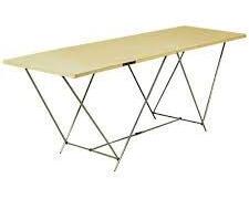 Location outil Table à tapisser en bois, pliable. près de Dreux