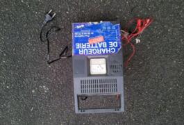 Location outil Chargeur de batterie 12 volts près de Dreux