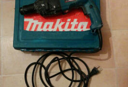 Location outil Perceuse à percussion makita pro 710 w près de Dreux