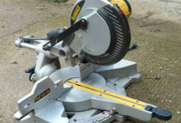 Location outil Scie radiale dewalt dw 712-qs près de Rabastens