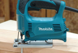 Location outil Scie sauteuse 450w mak-pac makita 4329j près de Bordeaux