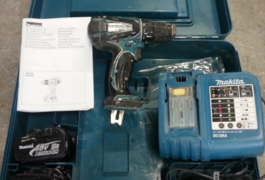 Location outil Perceuse visseuse  devisseuse sans fil makita près de Azay-le-Rideau
