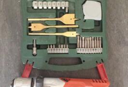 Location outil Perceuse à percussion black &amp; decker kr 703 + boite de forets près de Montgesoye
