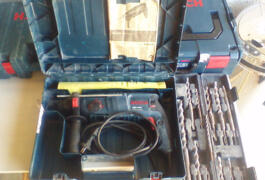 Location outil Perforateur bosch professionnel+ kit de meches beton+ burin près de Ortaffa