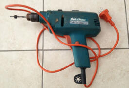 Location outil Perceuse black et decker 450 watt près de Saint-André-de-Cubzac