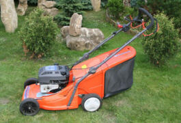 Location outil Tondeuse autotractée husqvarna xtl 55 royal près de Ussac