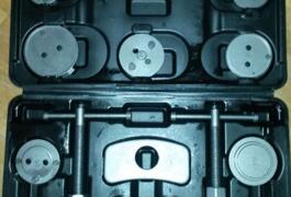 Location outil Location d’un coffret repousse piston de freins ar près de Rambouillet