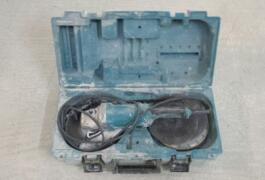 Location outil Tronçonneuse - disqueuse 230 mm makita dans sa mallette de transport près de Chelles