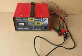 Location outil Chargeur de batterie 6v et 12 v près de Vertou