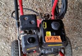 Location outil Nettoyeur haute pression thermique 220 bars près de Lasgraisses