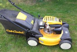 Location outil Tondeuse a gazon thermique cub cadet près de Amiens
