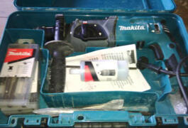 Location outil Perforateur makita 780w près de Essarts en Bocage