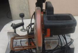 Location outil Scie à onglets electrique près de Tarascon