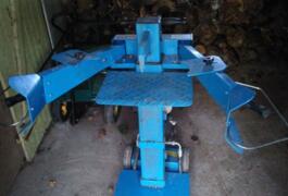 Location outil Fendeuse à bois bexmann ls8t près de Allaire