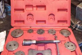 Location outil Coffret repousse piston étrier de frein près de Conques-sur-Orbiel