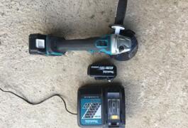 Location outil Meuleuse d'angle a batterie makita 125 mm près de Laillé