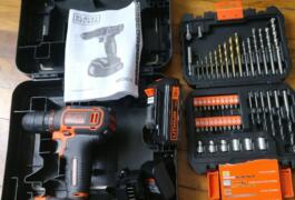 Location outil Perceuse sans fil black+decker 18v batterie 3h + boite 50 mèches près de Marly-le-Roi