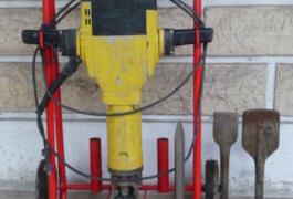 Location outil Brise beton electrique 29kg près de Neuilly-Plaisance