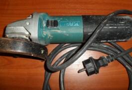 Location outil Meuleuse 125 makita près de Saint-André-de-Cubzac