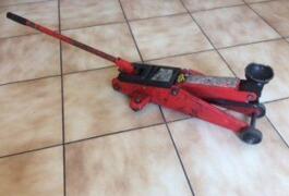 Location outil Cric rouleur hydraulique taille basse 2 tonnes près de Le Havre