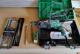 Location outil Perforateur burineur hitachi sds+ 830w près de Courville-sur-Eure