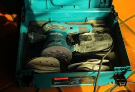 Location outil Ponceuse excentriqe makita près de Saint-Dolay