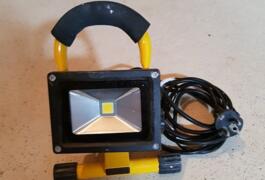 Location outil Projecteur led 10w près de Sens-de-Bretagne