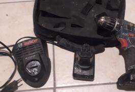 Location outil Visseuse dévisseuse bosch gsr 12v-15 près de Pau
