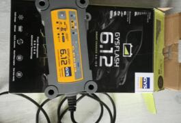 Location outil Chargeur de batterie 6a, 12v gysflash 6.12, compact près de Belfort