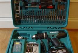 Location outil Visseuse perceuse 18 v 3 ah makita près de Saint-Médard-en-Jalles