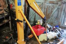 Location outil Grue d'atelier 1000kg de charge utile au plus court du bras près de Aubagne