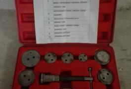 Location outil Repousse piston d'étriers de freins adaptable beaucoup de marques près de Meylan