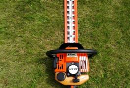 Location outil Taille haie stihl hs72 près de Binas